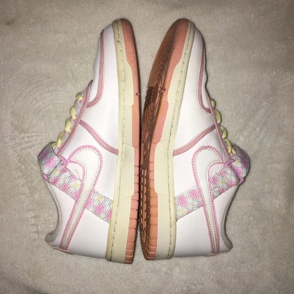 COPY - Women’s/Girls Nike Sneakers - Picture 6 of 8